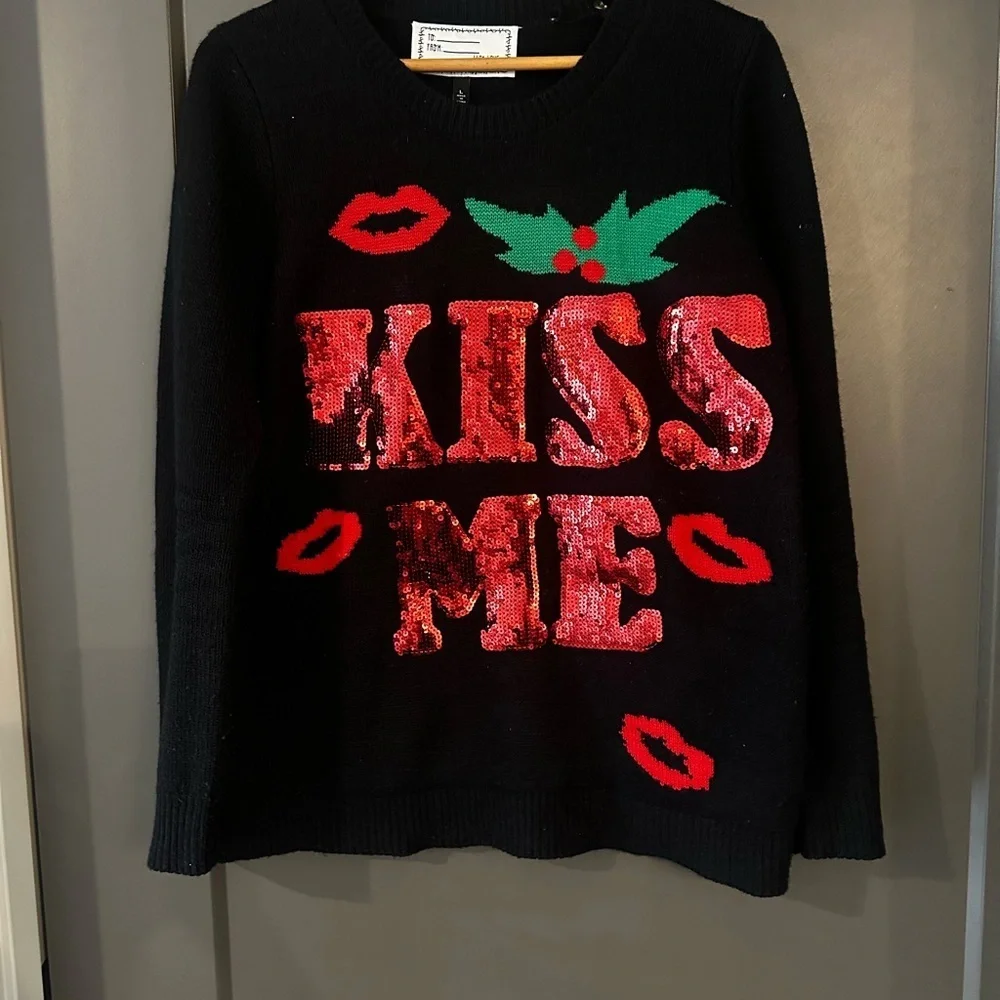 'Kiss Me' Christmas Sweater Long Sleeve Warm Lips size Large - Picture 1 of 4